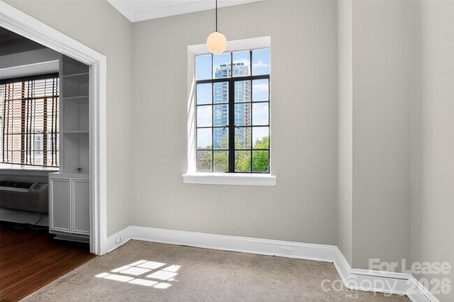 Building Photo - 301 W 10th St