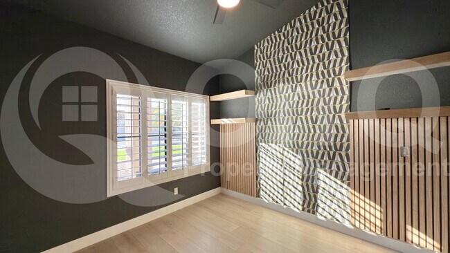 Building Photo - 214 N Silverado St