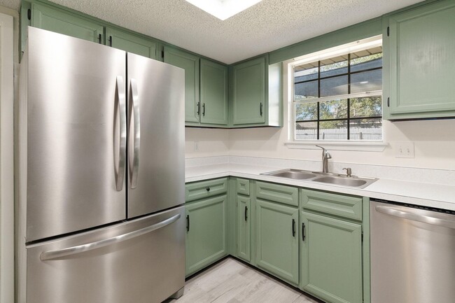 Building Photo - Great Cul-De-Sac Location in Fort Walton B...