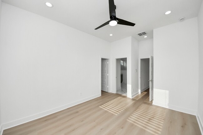 Building Photo - 8601 Amadwe St