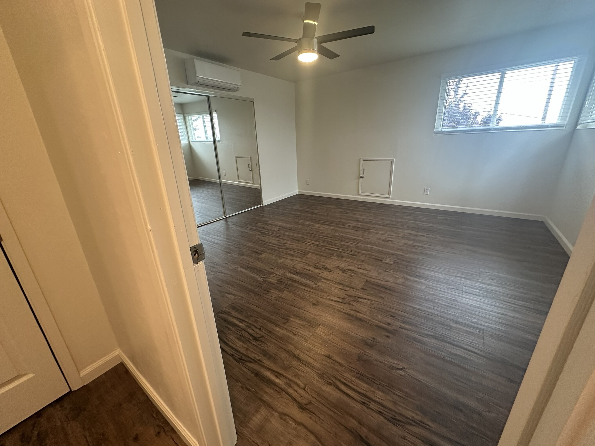 Upstairs bedroom 1 - 507 Bay St