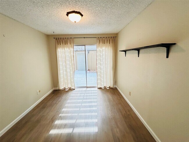 Building Photo - 11699 Village Pl Dr