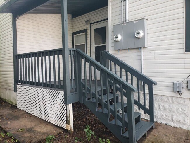 Building Photo - 703 Jones St