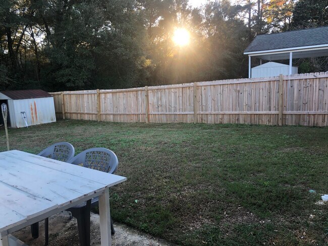 Backyard-all patio furniture included - 130 Richard Dr