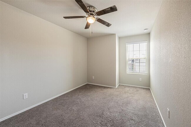 Building Photo - 108 Comet Dr
