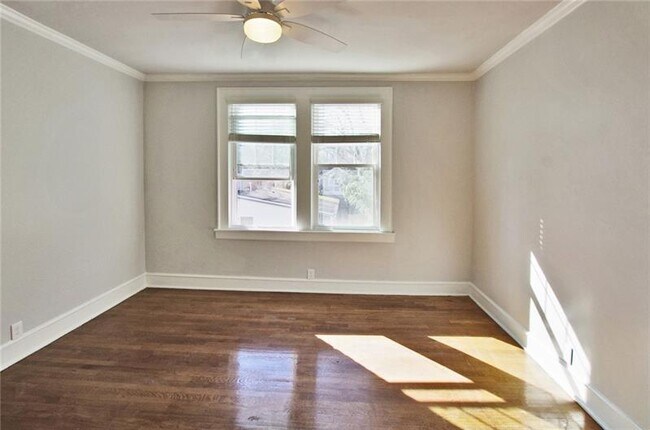 Building Photo - 425 10th St NE