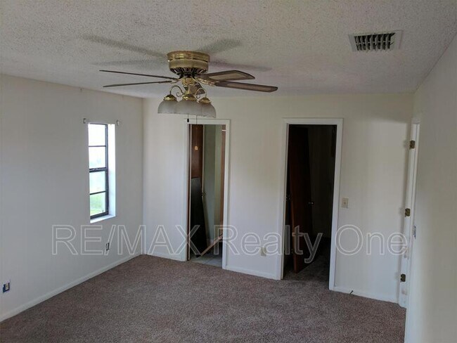 Building Photo - 3677 S Springbreeze Way