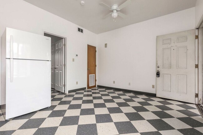 Building Photo - 705 M St