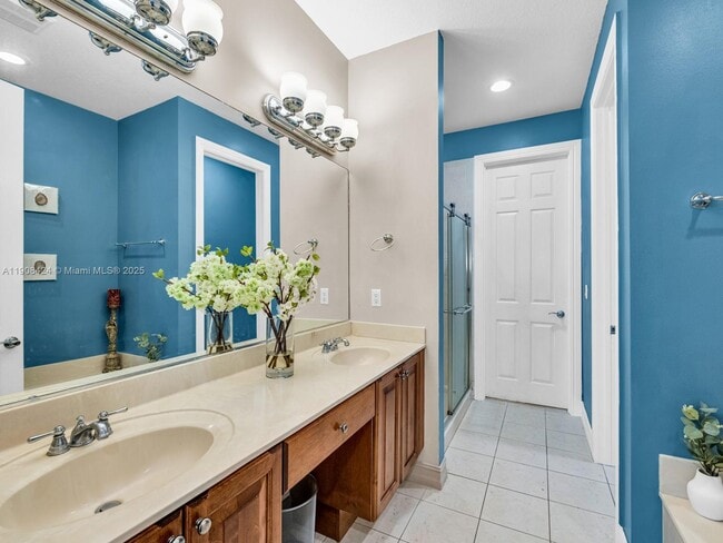 Building Photo - 2249 NE 9th Ave