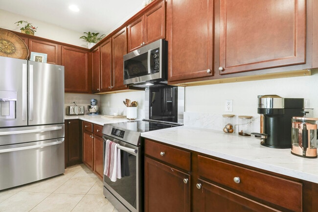 Building Photo - 9504 SW Merlin Ct