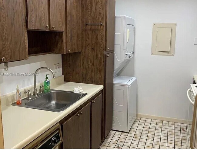 Building Photo - 7905 SW 86th St