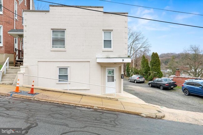 Building Photo - 9 N Church St