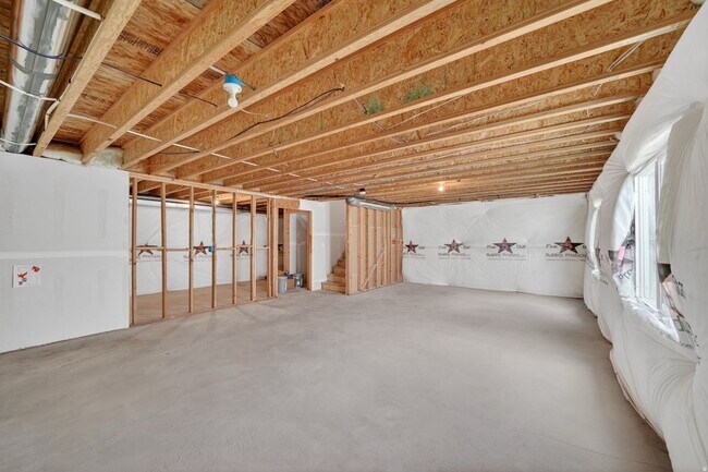 Building Photo - 4240 E Ctr Pt St