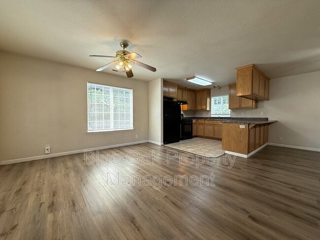 Building Photo - 592 E 5th Ave