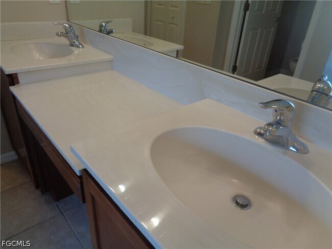Building Photo - 2463 Nature Pointe Loop