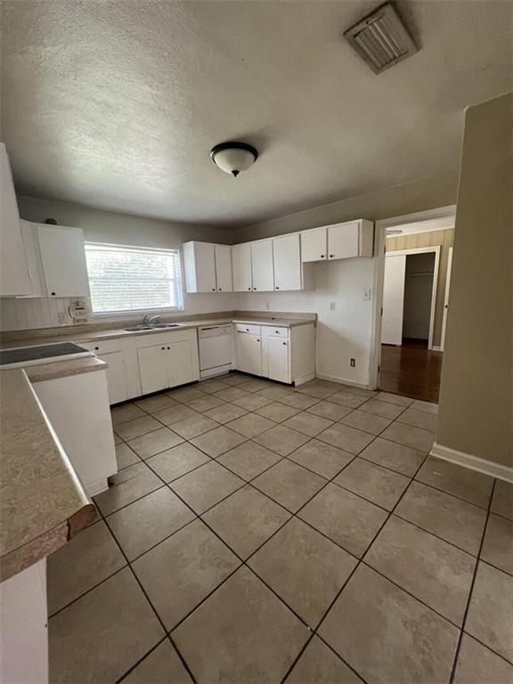 Building Photo - 716 Pinehill Dr