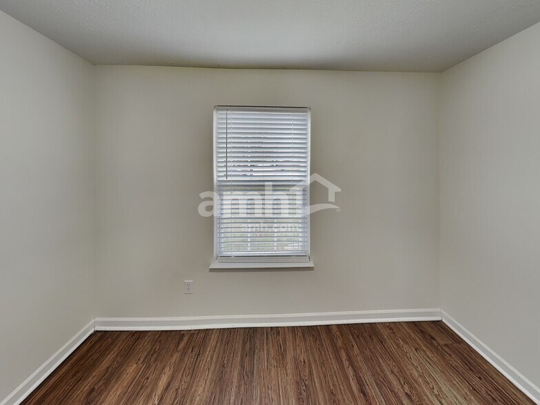 Building Photo - 1883 Portview Dr