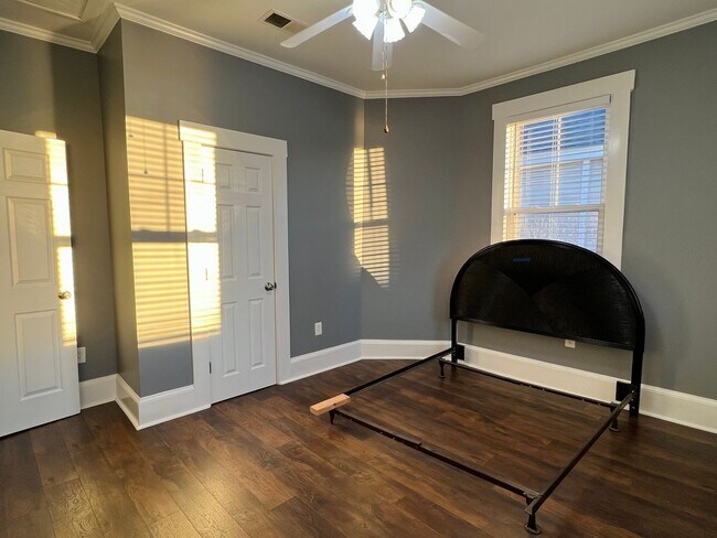 Building Photo - Beautifully refinished home!