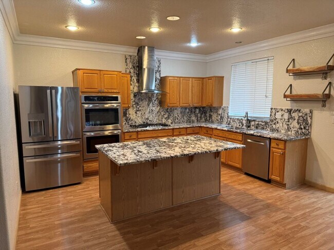 Building Photo - Modern 4 Bedroom w/ Loft Stonegate Area Vacaville *Star Rentals