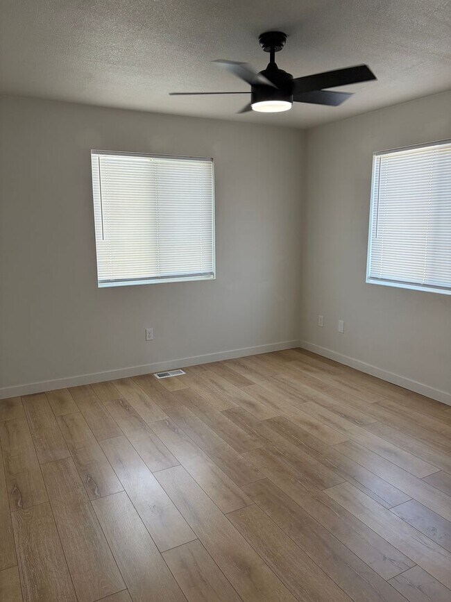 Building Photo - 3 BEDROOM, 2.5 BATHROOM SOUTH PARK TWIN HOME WITH ATTACHED 2 CAR GARAGE