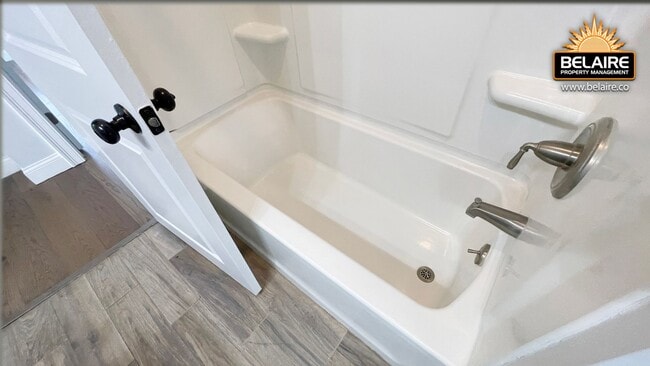 Building Photo - Cozy Country Living