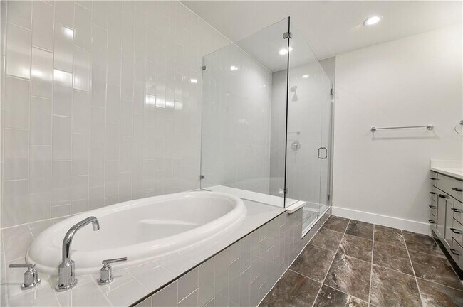 Building Photo - 4611 Unity Cir