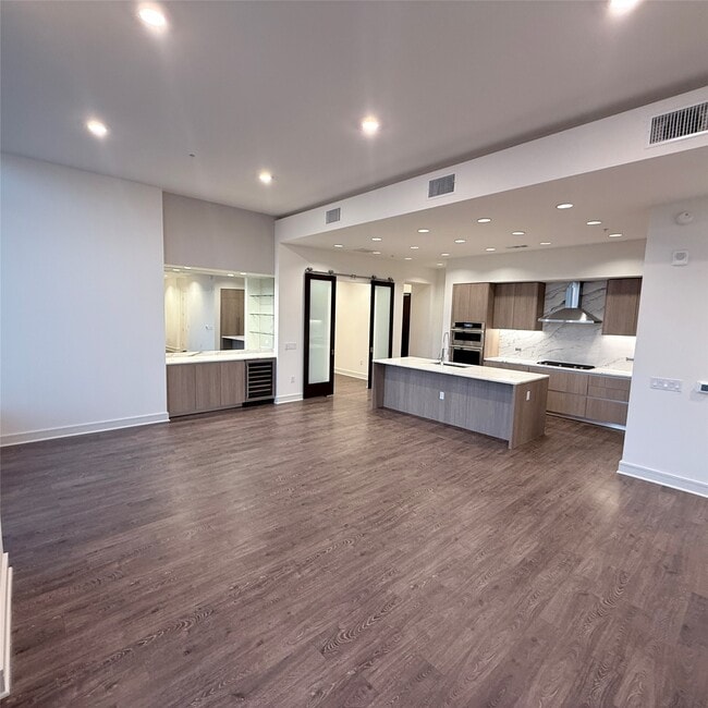 Building Photo - 2525 Turtle Creek Blvd