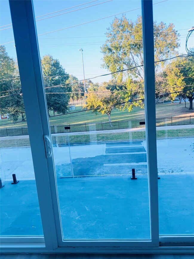 Building Photo - 618 E 35th St