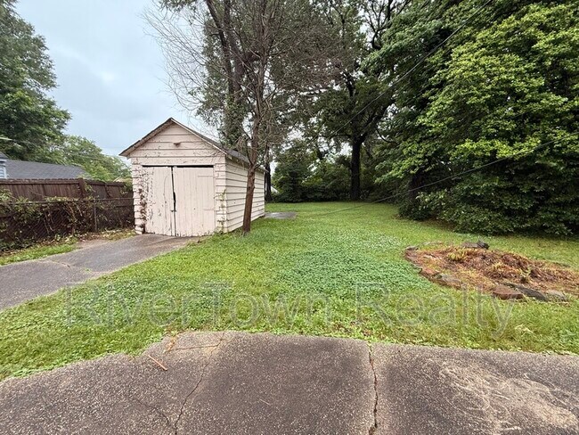 Building Photo - 1026 Stonewall St