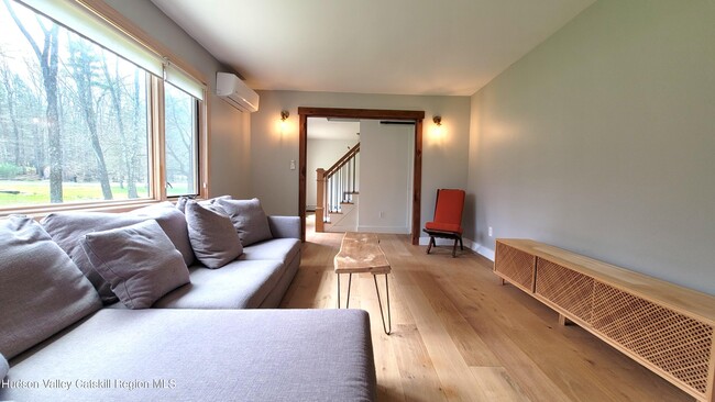 Building Photo - 90 Van Dale Rd