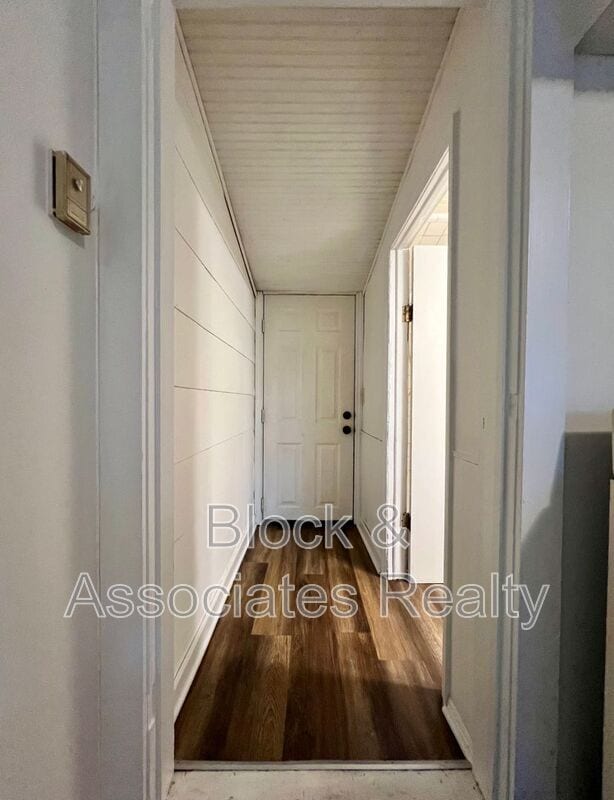 Building Photo - 407 Dobson St