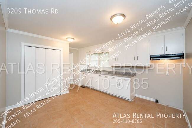 Building Photo - 3209 Thomas Rd