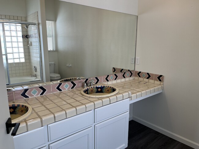 Master bathroom/two sinks - 52640 Avenida Juarez