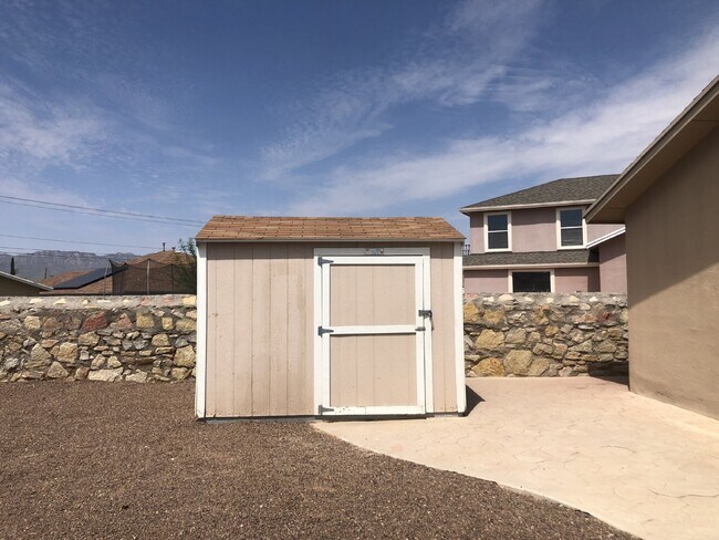 Building Photo - 6216 Lovebird Ln