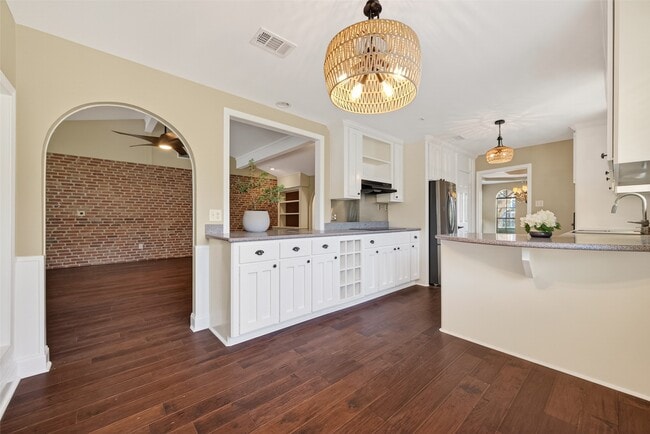 Building Photo - 2815 Bermuda Dunes Dr