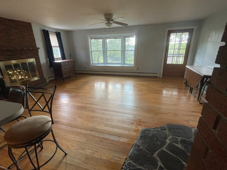 Building Photo - 21 Freedom Ln