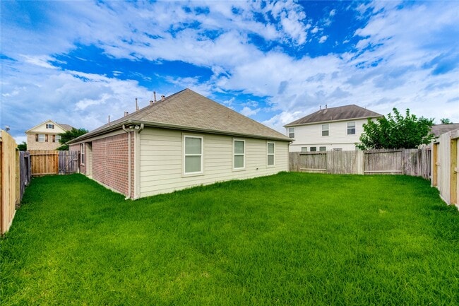 Building Photo - 14839 Fir Knoll Way