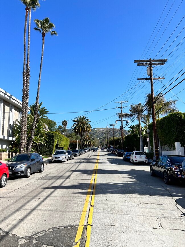 Building Photo - 2281 N Beachwood Dr