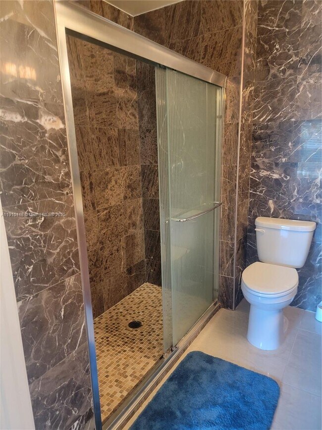 Building Photo - 6057 Ridge Lake Cir