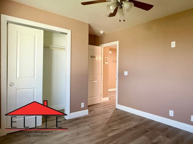 Building Photo - AVAILABLE NOW!!