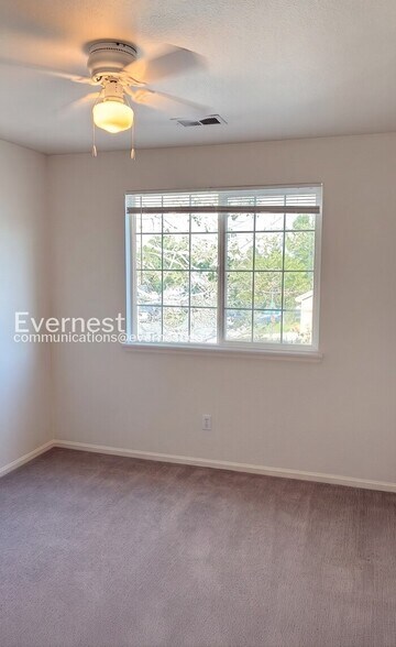 Building Photo - 1121 Fenwick Dr