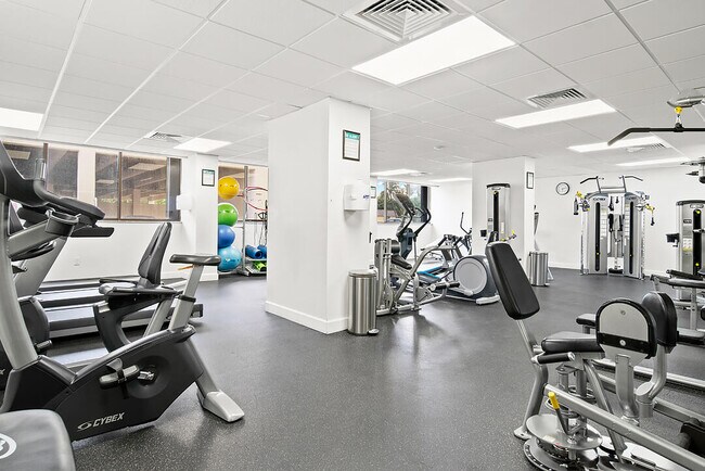 Building Photo - 5600 N Flagler Dr