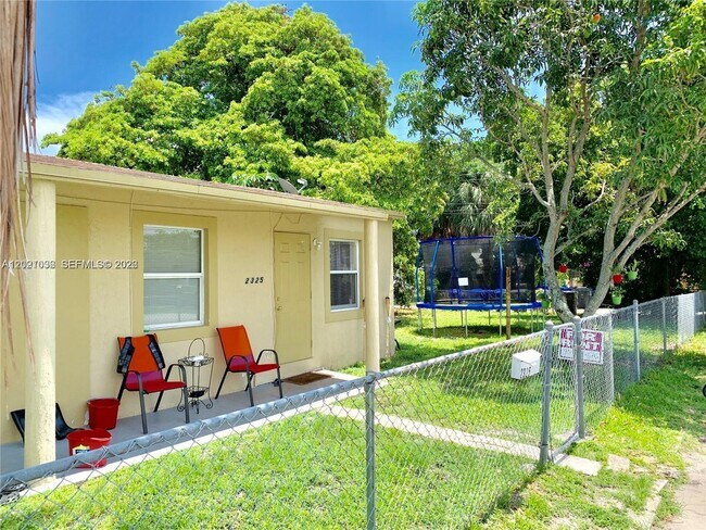 Building Photo - 2325 N 25th Ave