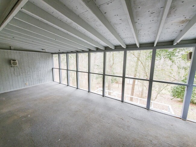 Building Photo - 118 Nature Creek Trail