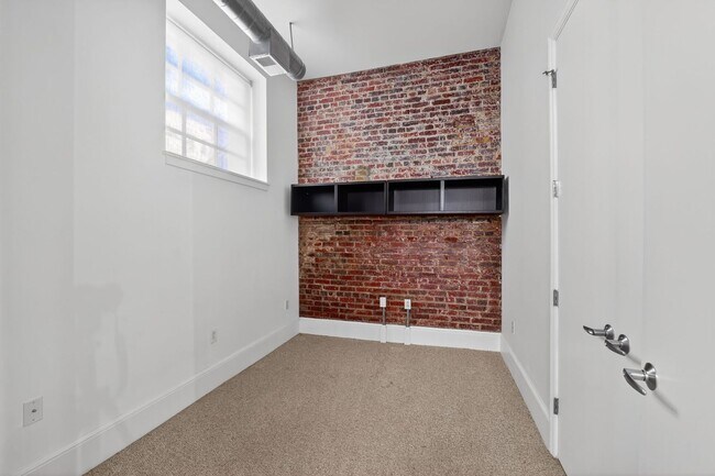 Building Photo - Available Now! 2 Bed // 2 Bath in Bloomingdale / Ledroit Park with Parking!