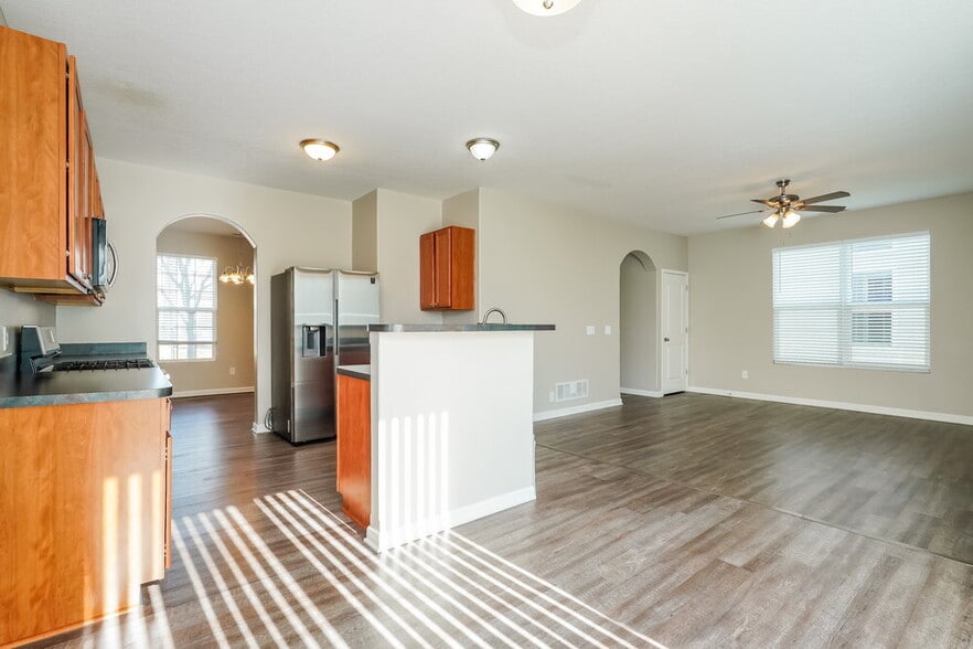 Building Photo - 5841 Marble Creek St