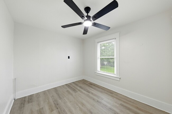 Building Photo - 1400 Woodlawn Ave