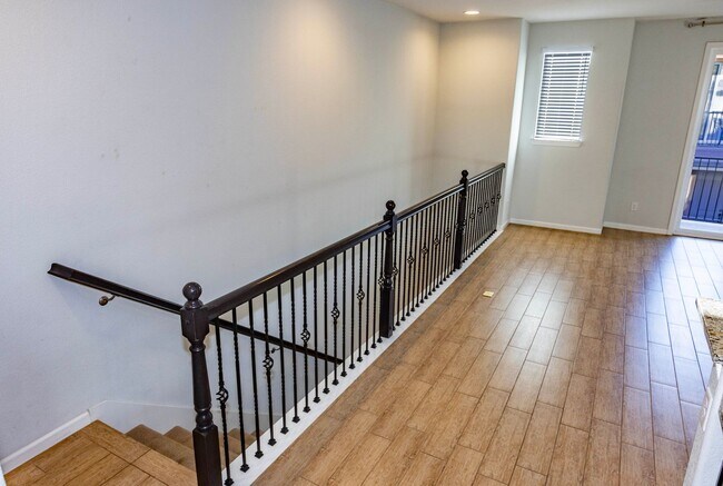 Building Photo - Great Townhome For Rent!