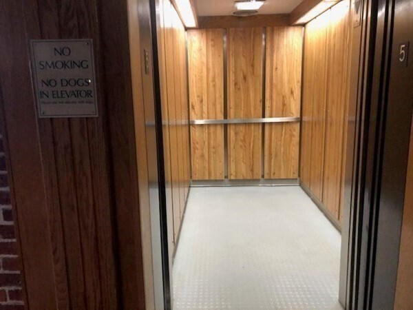 Building Photo - 200 Market St