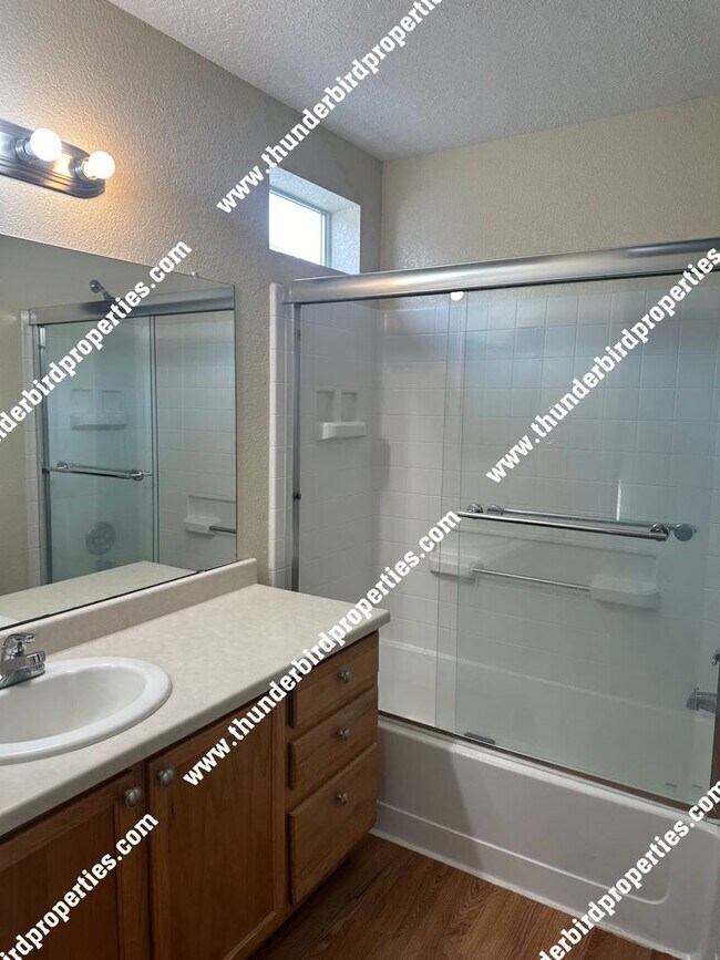 Building Photo - $500 off first months rent!!  Gated community near the base with refrigerated air